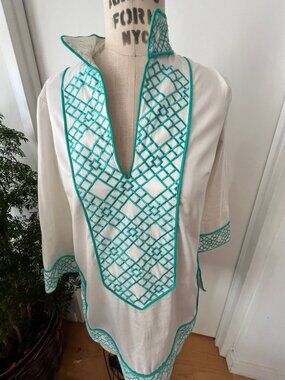 ELIZABETH‎ McKAY White Tunic with Turquoise Embroidery Size 4